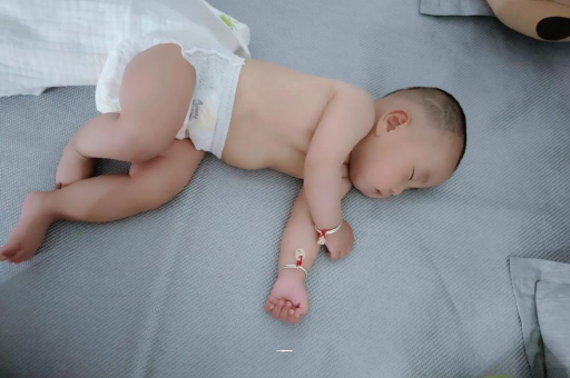 临夏宝宝积食发烧怎么处理